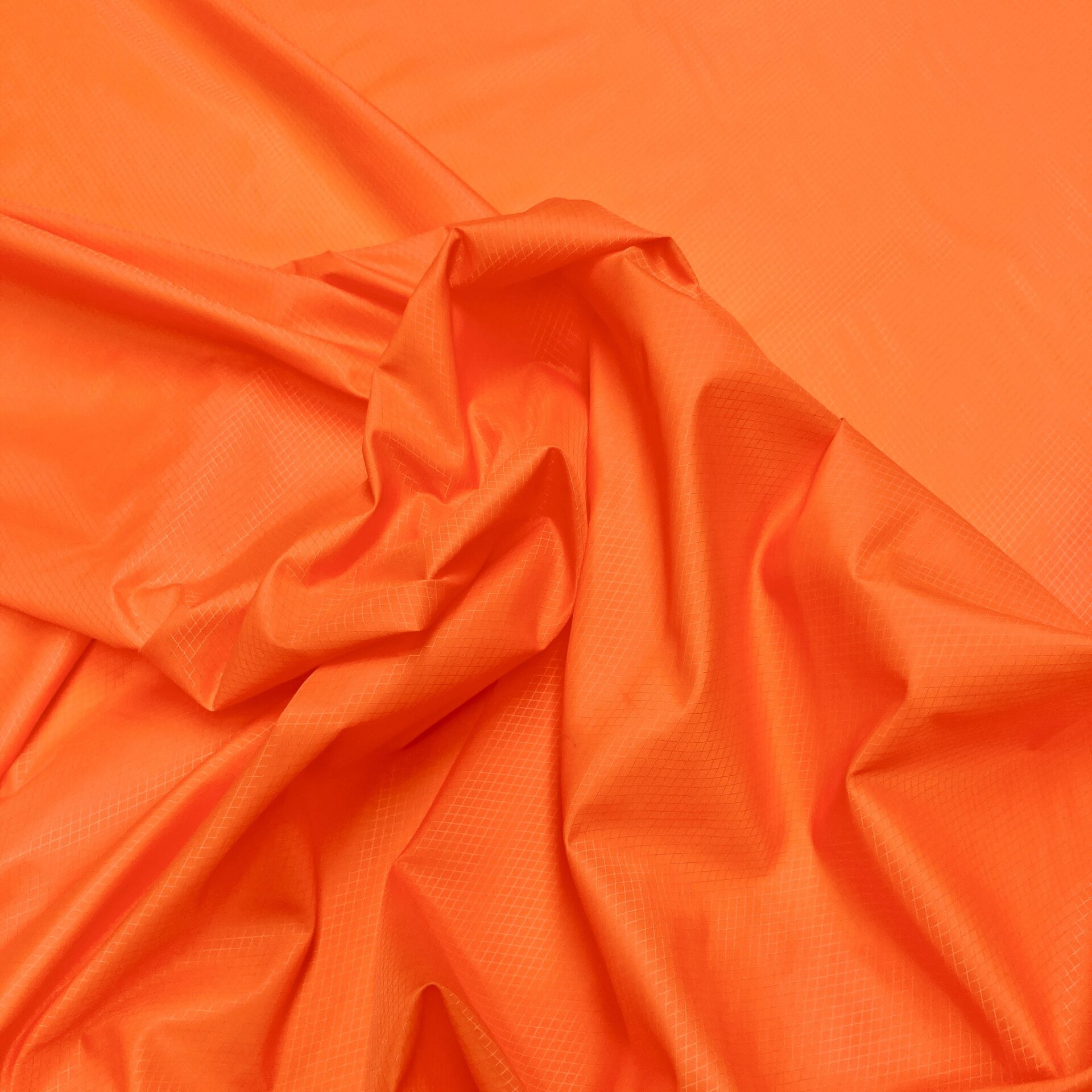 Kevyt Diamond Ripstop 20D nylonkangas 34 g/m², mallipalat Kirkas oranssi (8507)