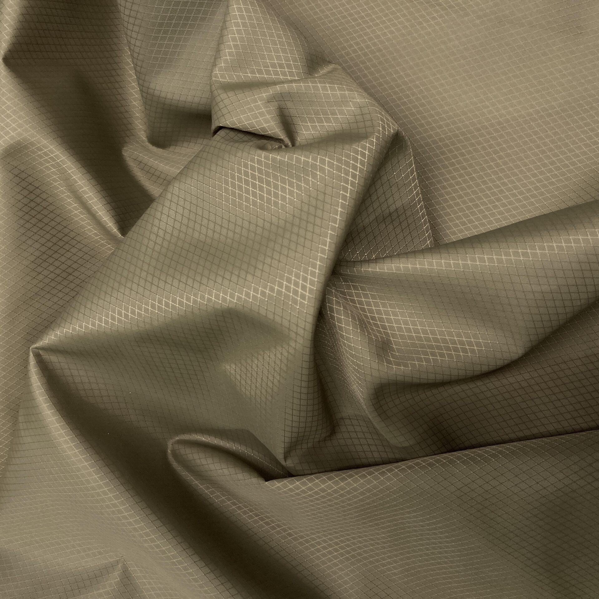 Diamond Ripstop 40D Nylon, 185cm wide, 54 g/m², Samples Olive Brown (8505)